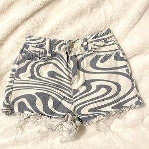 CUTE CUTOFF JEAN SHORTS - size S, worn once, perfect condition